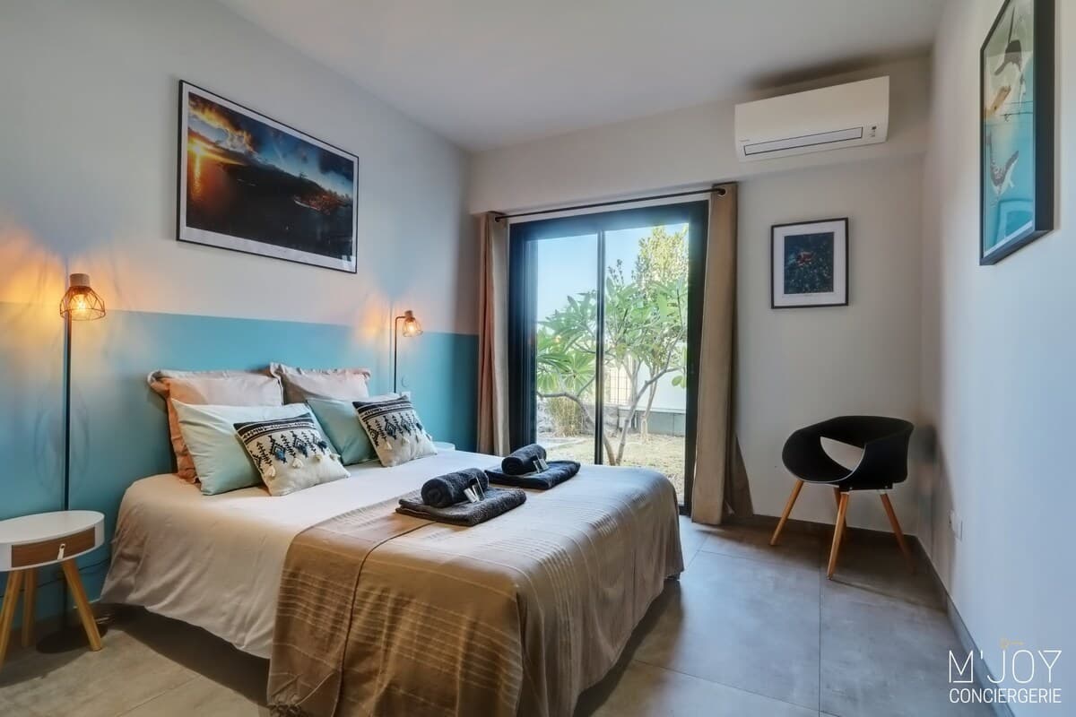 Chambre bleue accès jardin