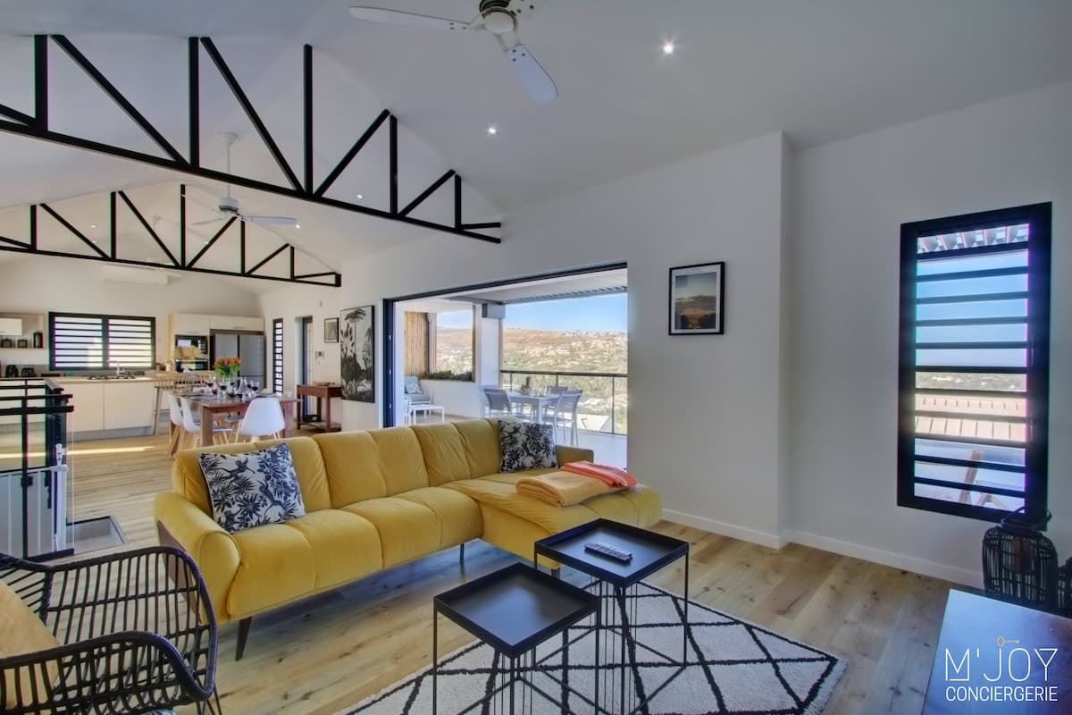 Séjour cathédrale 85m²